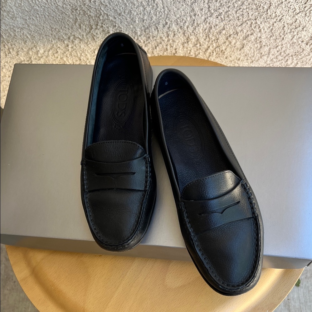Tod's Black Leather Loafers - Picture 16 of 16